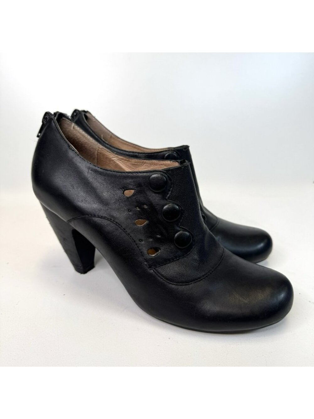 Miz Mooz SYLVIA Black Leather Button Booties Shoes Womens US 9/EU 40 Victorian
